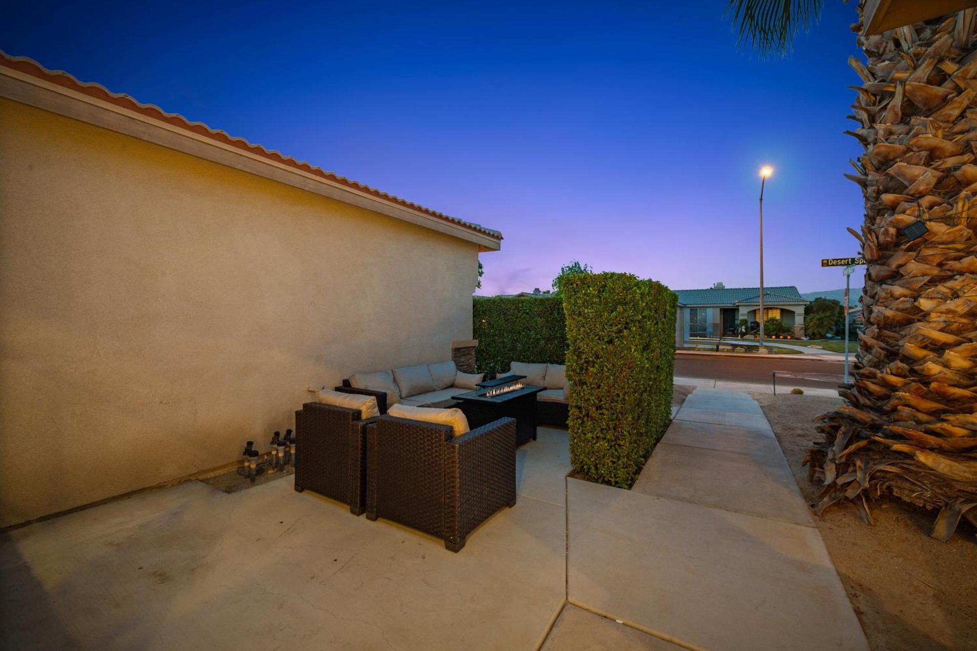 Casa Desert Muse With Heated Pool Spa Firepit Mini Golf And Games Indio Eksteriør billede